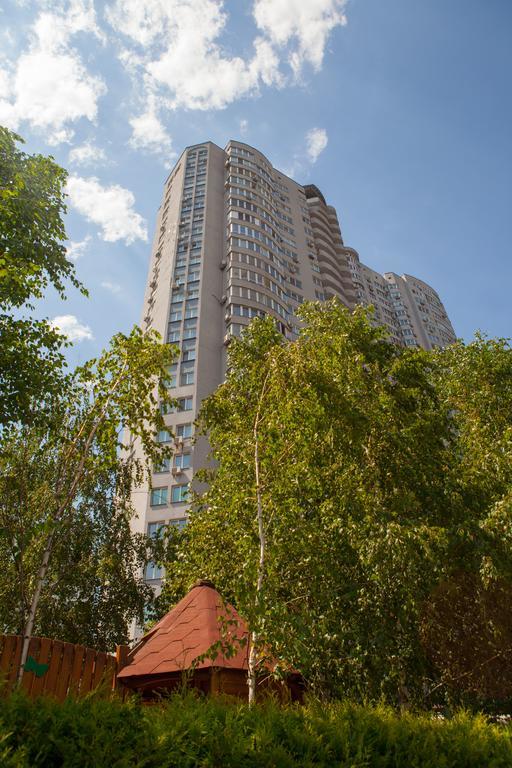 Apartment In 2 Min From Poznyaky Metro Station Kiev Buitenkant foto