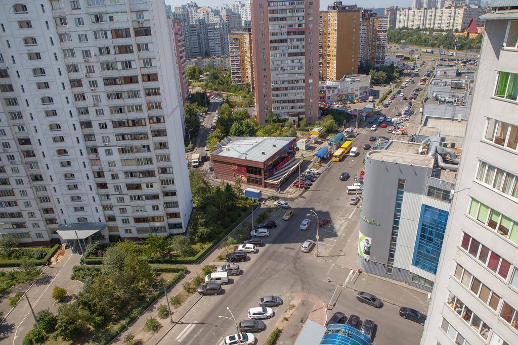 Apartment In 2 Min From Poznyaky Metro Station Kiev Buitenkant foto