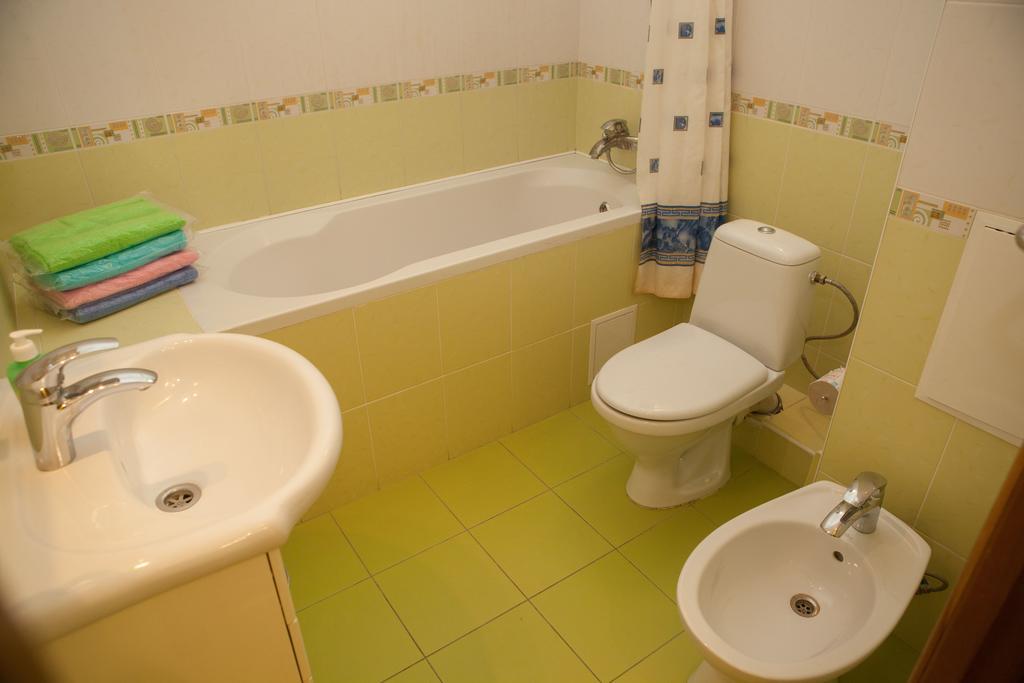 Apartment In 2 Min From Poznyaky Metro Station Kiev Buitenkant foto