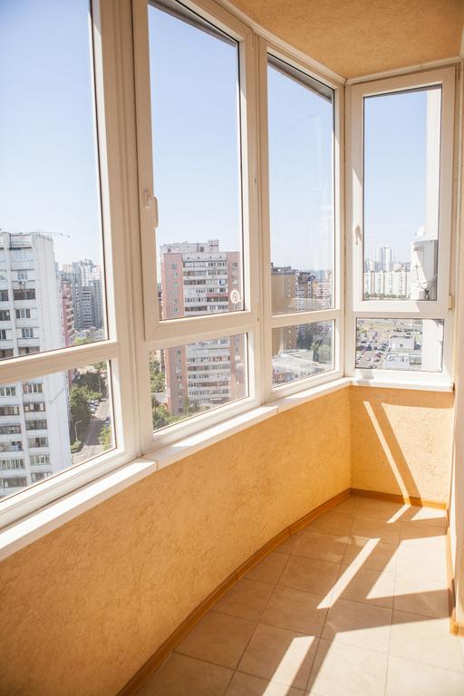 Apartment In 2 Min From Poznyaky Metro Station Kiev Buitenkant foto
