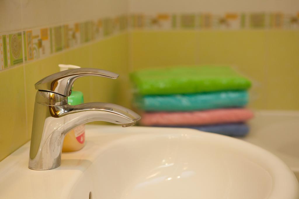 Apartment In 2 Min From Poznyaky Metro Station Kiev Buitenkant foto