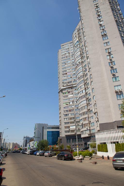 Apartment In 2 Min From Poznyaky Metro Station Kiev Buitenkant foto