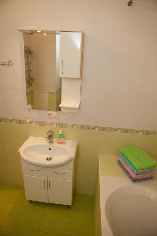 Apartment In 2 Min From Poznyaky Metro Station Kiev Buitenkant foto