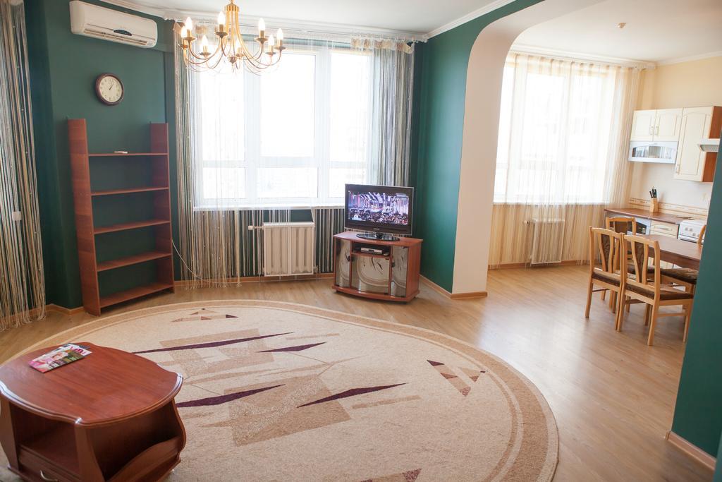Apartment In 2 Min From Poznyaky Metro Station Kiev Buitenkant foto